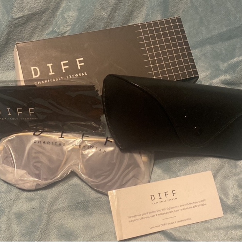 NWT Unisex DIFF EYEWEAR Sunglasses With Original Box, Glass Satin Cloth & Case - Picture 2 of 9